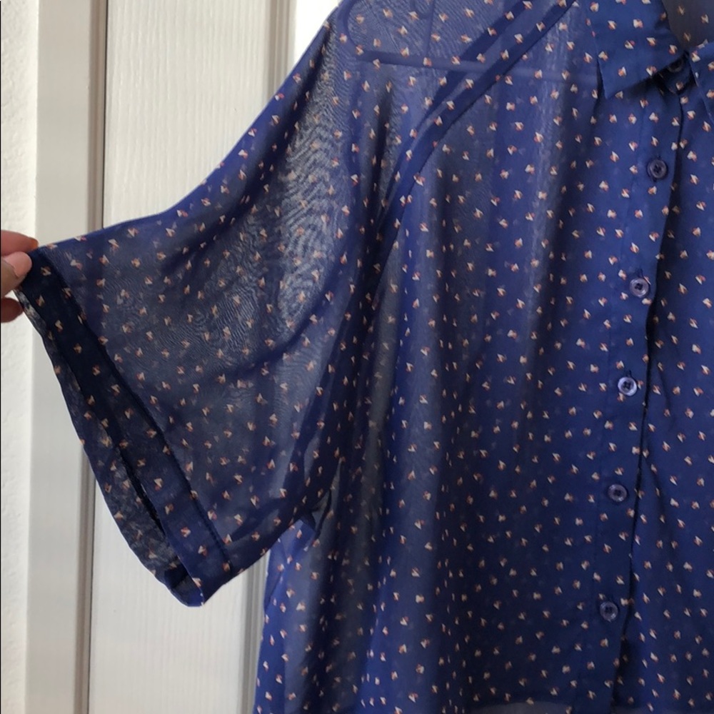 Blue top with pattern - Picture 3 of 3